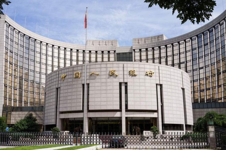 銀行凈息差現企穩跡象，普通人理財要換思路了？｜《財經》特別報道
